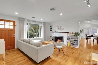 8242 NE 143rd Place, Kirkland, WA 98034