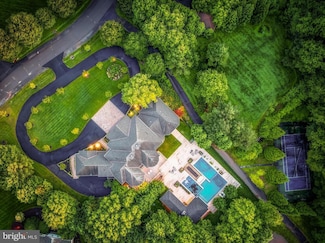 860 Nicholas Run Dr, Great Falls, VA 22066