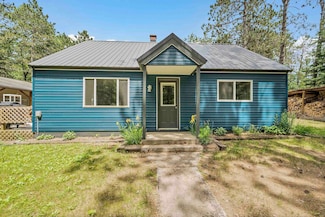 W8894 Cloverleaf Lake Rd, Clintonville, WI 54929