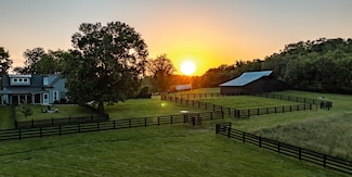 1990 Doctor Robinson Rd, Spring Hill, TN 37174