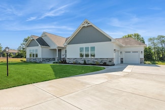 3100 Whispering Brook Ln, Valparaiso, IN 46385