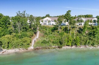 2020 Lake St, Algoma, WI 54201