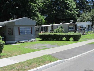 63 Woodbridge Ave, Chatham, NY 12037