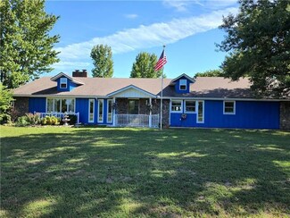 1027 E 520th Ave, Pittsburg, KS 66762