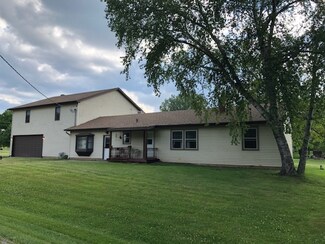 3721 Hawthorne St, Harvard, IL 60033