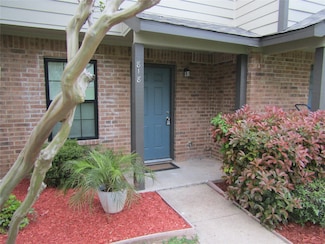 818 W Collins St, Denton, TX 76201