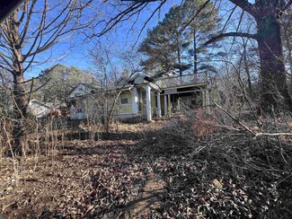 879 Peach St, Selmer, TN 38375