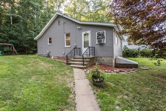 14 Hillside Dr, West Brookfield, MA 01585