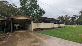 119 E College St, Fairfield, TX 75840