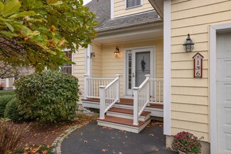 16 Vineyard Dr, Stratham, NH 03885