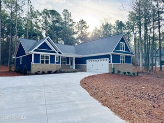 504 Longleaf Dr, West End, NC 27376