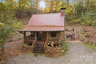615 Pollys Mountain Rd, Saluda, NC 28773