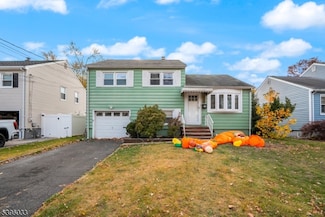 392 Lower Alden Dr, Rahway, NJ 07065