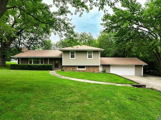 4038 SE Howard Dr, Topeka, KS 66605