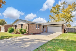 919 S Cypress St, Wichita, KS 67207