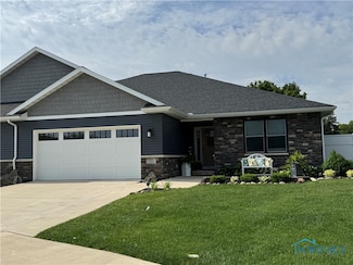 825 Old School Dr, Napoleon, OH 43545