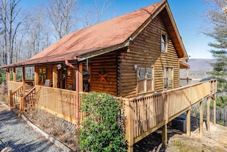 227 Sweetbriar Rd N, Lake Lure, NC 28746