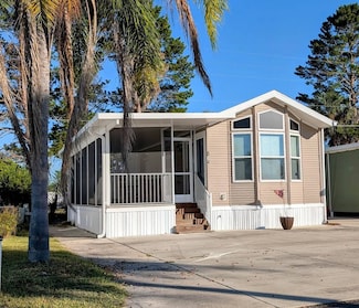 609 County Road 466 Unit 814, Lady Lake, FL 32159
