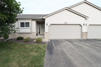 41003 Williams St Unit 242, Grand Blanc, MI 48439