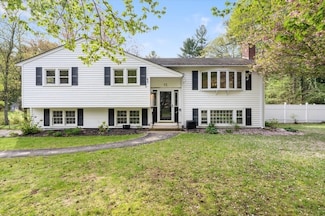 52 Sleigh Rd, Chelmsford, MA 01824