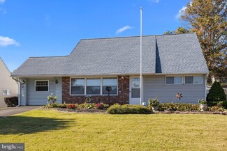 21 Petunia Rd, Levittown, PA 19056