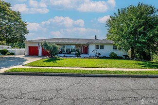 32 Creamer Dr, Sayreville, NJ 08872