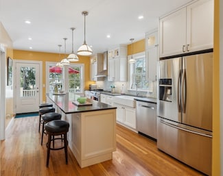 186 Park St, West Roxbury, MA 02132