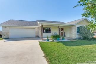 812 Riviere Dr, Falls City, TX 78113