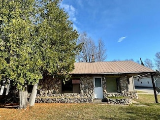 9857 Old 27 Hwy N, Vanderbilt, MI 49795