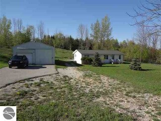 11501 Fewins Rd, Honor, MI 49640
