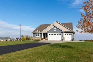 920 Amelia Ct NE, Montgomery, MN 56069