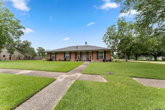 5943 Tee Dr, Zachary, LA 70791