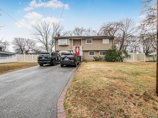 34 New Hampshire Ave, Bay Shore, NY 11706