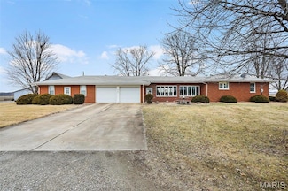 8502 Montclaire Ave, Brighton, IL 62012
