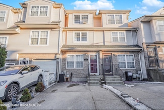 249 Skyline Dr, Staten Island, NY 10304