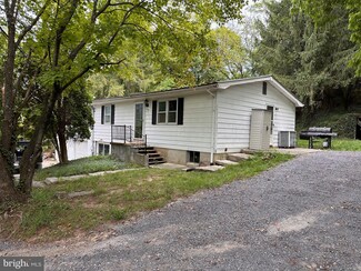 206 N Green St, Berkeley Springs, WV 25411