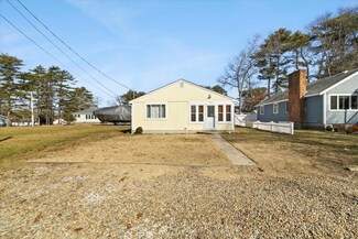 9 10th Ave, Wareham, MA 02571