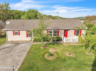 902 Oak Village Ct, Dandridge, TN 37725