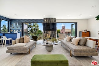 137 N Doheny Dr Unit 3, West Hollywood, CA 90048