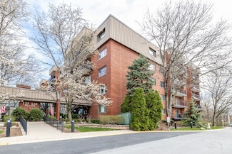 129 Acacia Cir Unit 110E, Indian Head Park, IL 60525