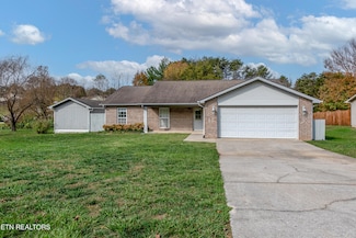2925 Country Meadows Ln, Maryville, TN 37803