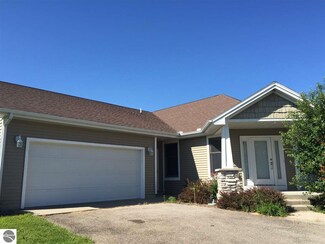 6868 N Bluff Ct, Onekama, MI 49675