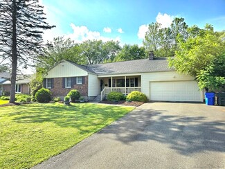 16 Brightview Dr, West Hartford, CT 06117