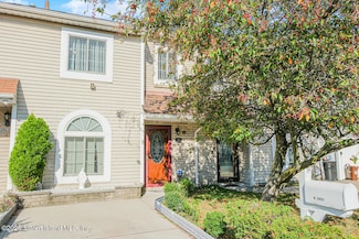 51 Adrianne Ln, Staten Island, NY 10303