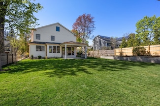 98 Beethoven Ave, Waban, MA 02468