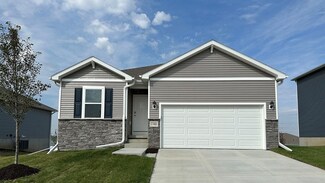 65 Pompas Dr, Cedar Rapids, IA 52404