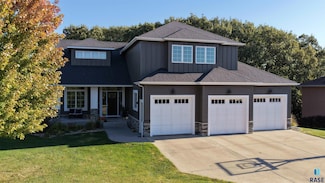 9004 E Black Walnut Cir, Sioux Falls, SD 57110