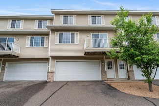 1587 County Road D E Unit B, Maplewood, MN 55109