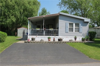 205 Crabapple Dr, Canandaigua, NY 14424