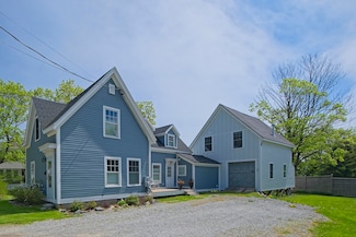 16 Cross St, Camden, ME 04843